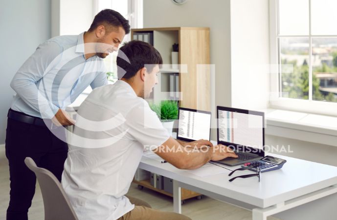 Auxiliar em Contabilidade